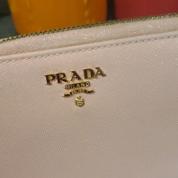 Prada Saffiano Zippy Wallet - Picture 14 of 14